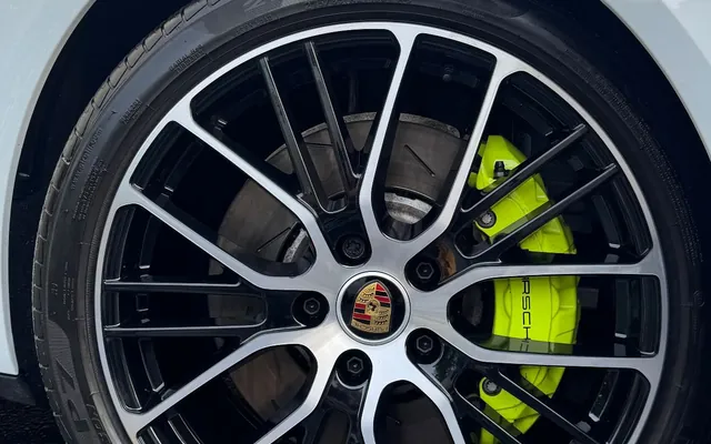 The same Porsche wheel after decontamination