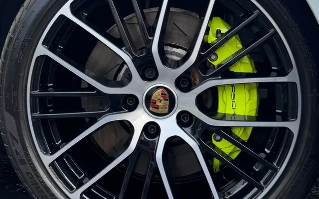 The same Porsche wheel after decontamination
